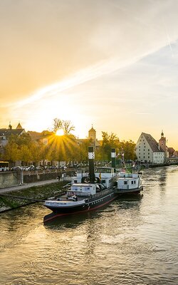 Regensburg Fluss mit Schiffen