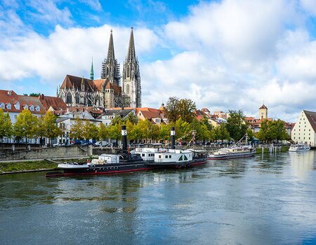 Regensburg am Fluss und Sicht auf den Dom
